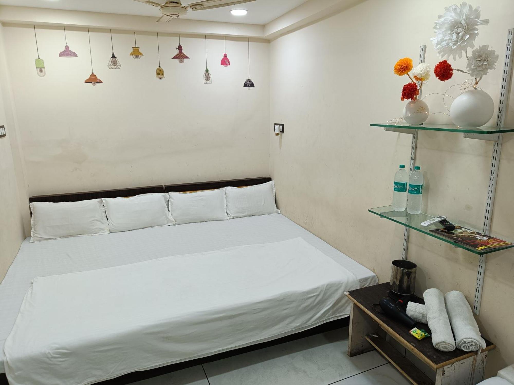 Hotel S Tower Ujjain Ngoại thất bức ảnh