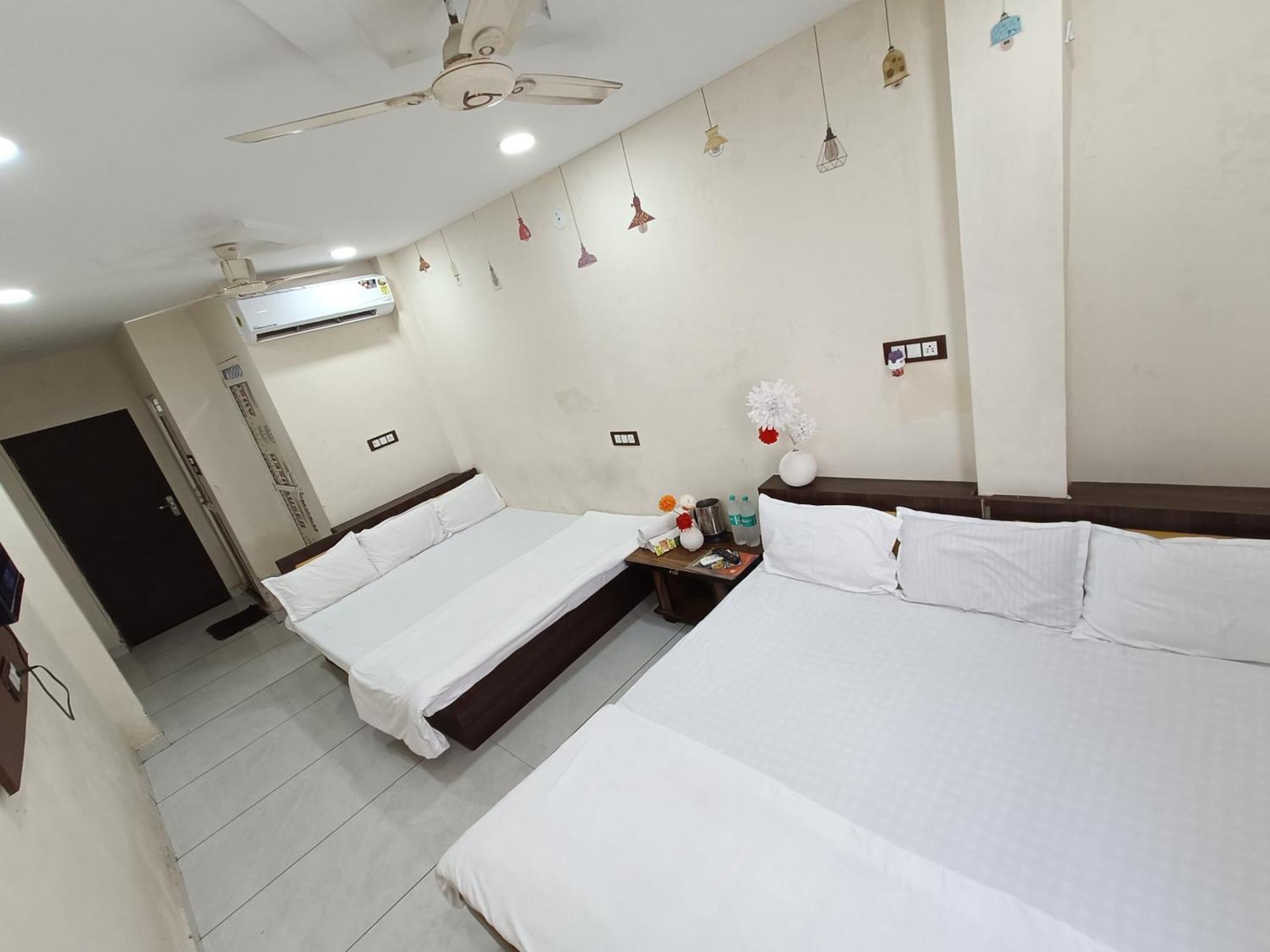 Hotel S Tower Ujjain Ngoại thất bức ảnh