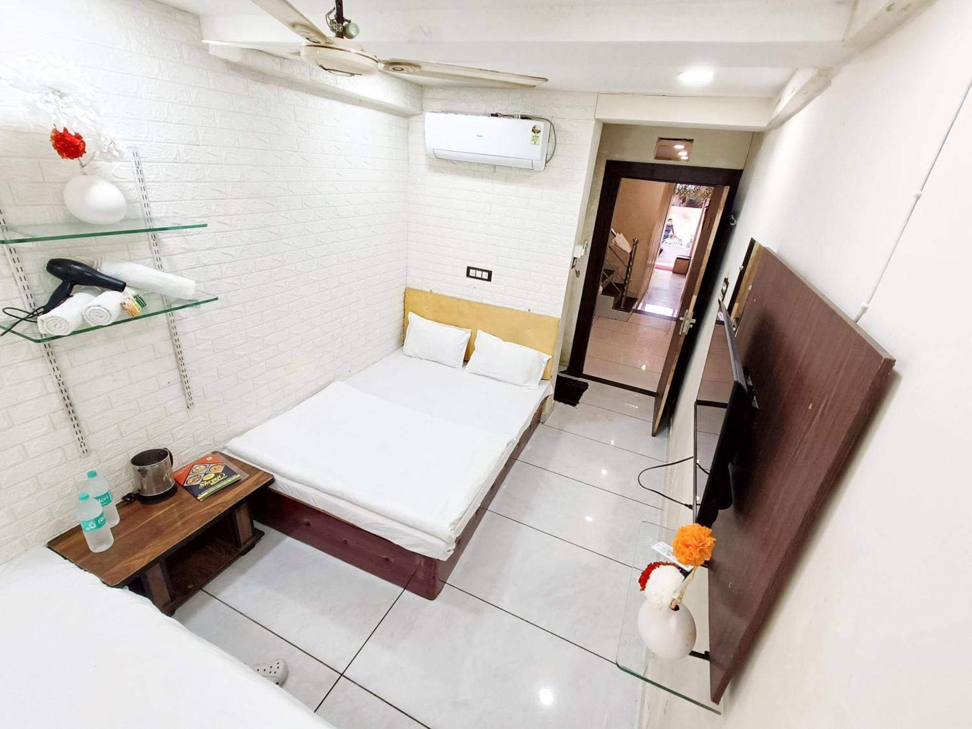 Hotel S Tower Ujjain Ngoại thất bức ảnh