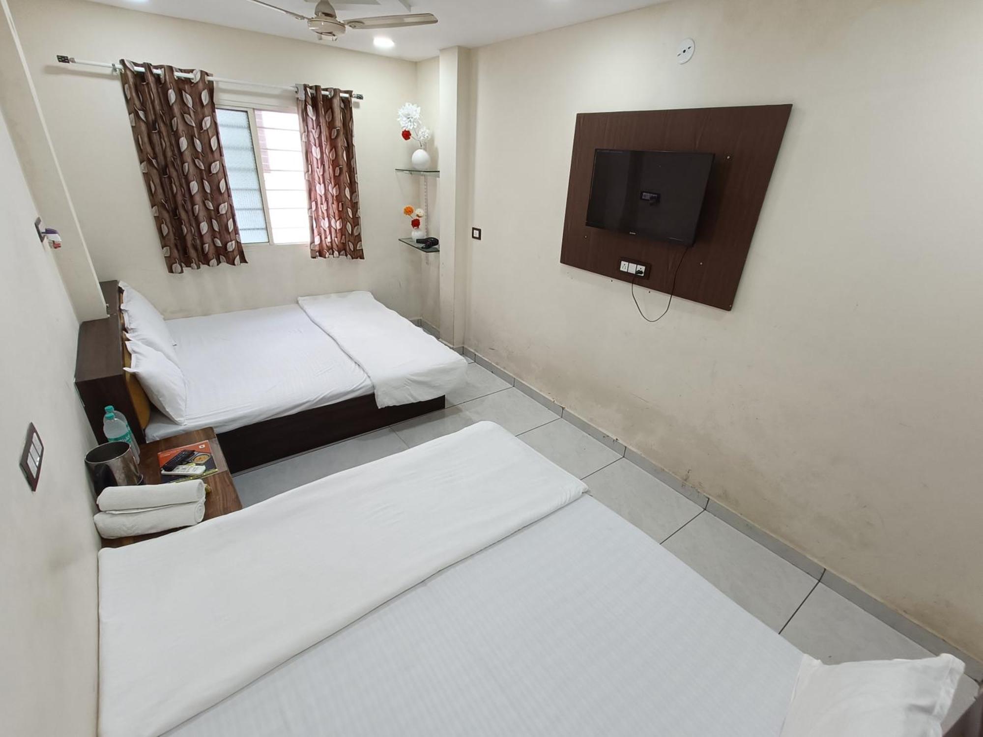 Hotel S Tower Ujjain Ngoại thất bức ảnh