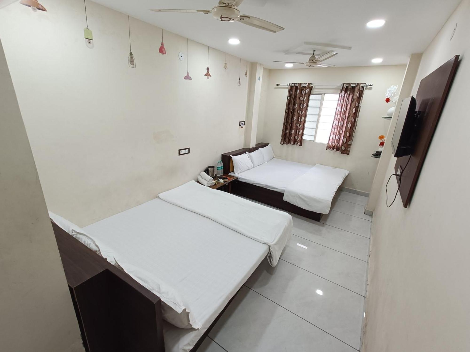 Hotel S Tower Ujjain Ngoại thất bức ảnh
