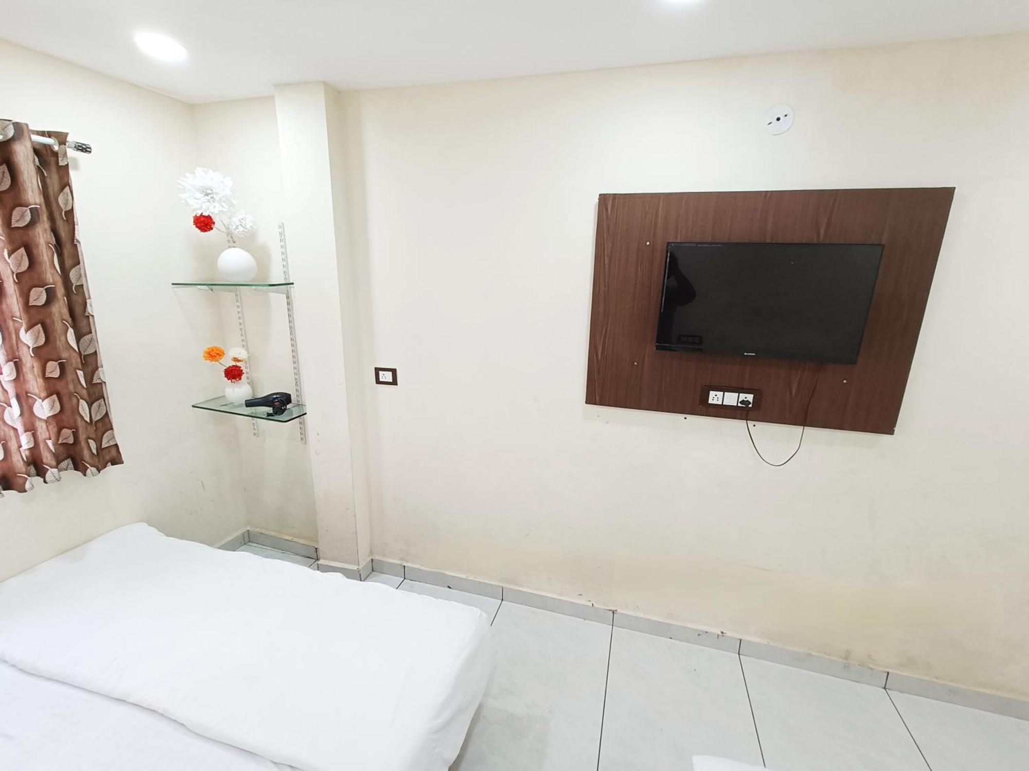 Hotel S Tower Ujjain Ngoại thất bức ảnh