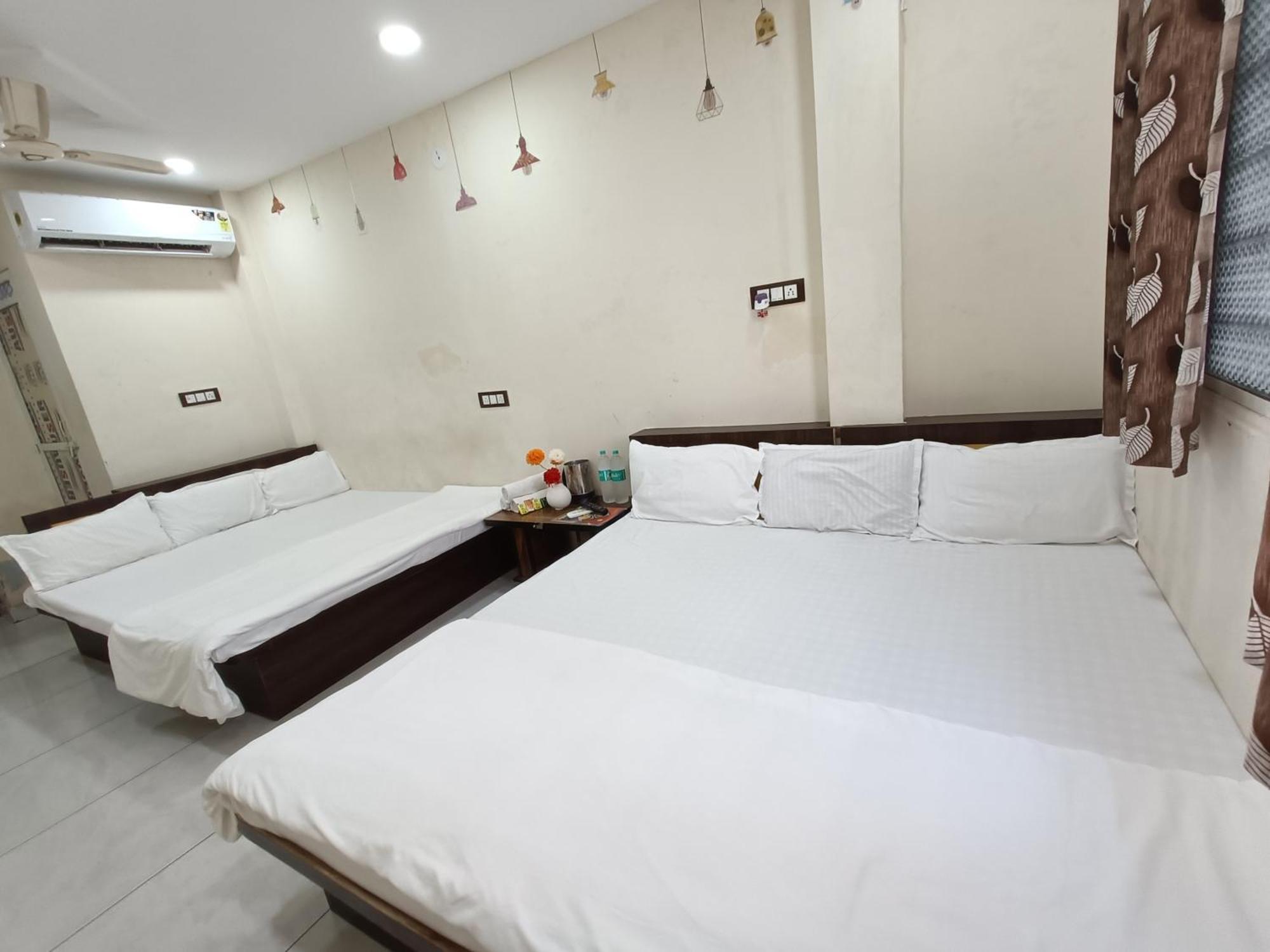 Hotel S Tower Ujjain Ngoại thất bức ảnh
