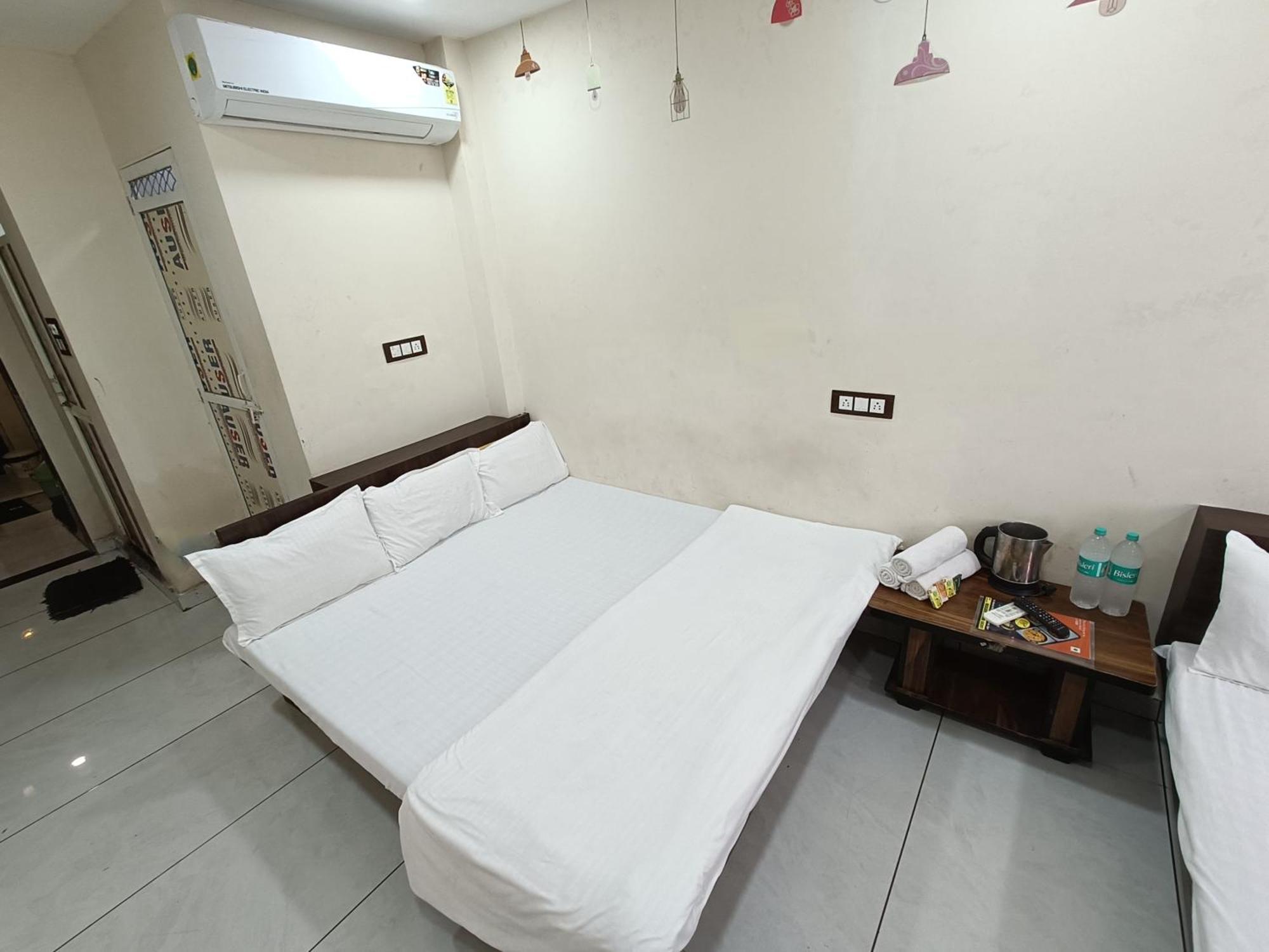 Hotel S Tower Ujjain Ngoại thất bức ảnh