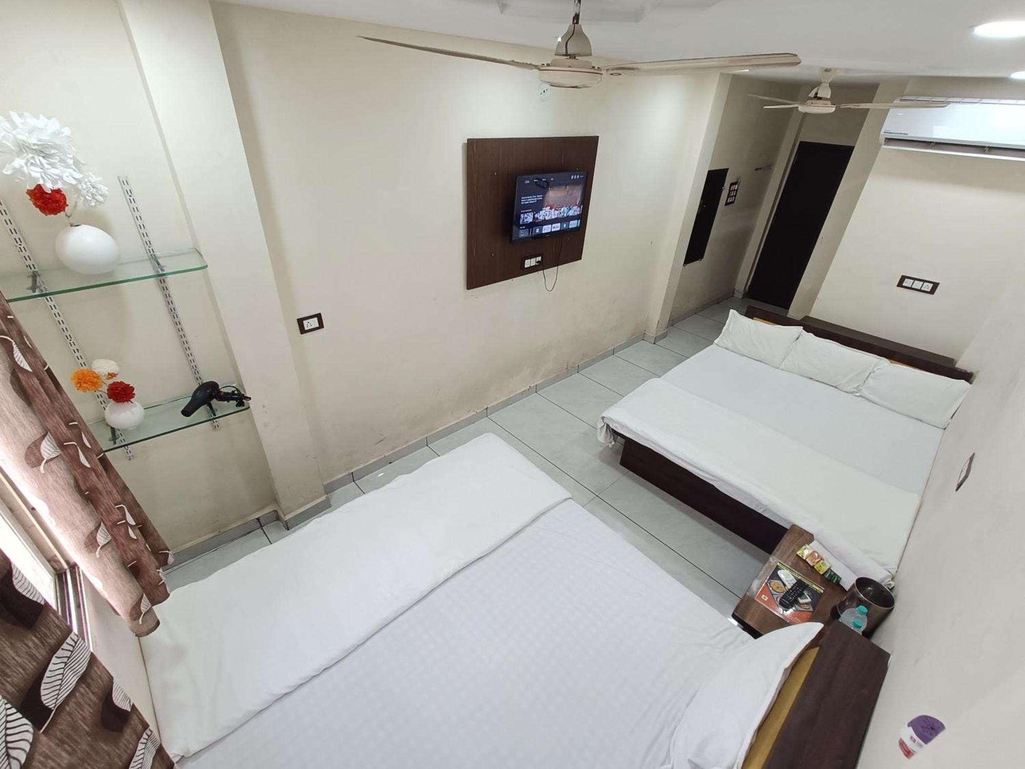 Hotel S Tower Ujjain Ngoại thất bức ảnh