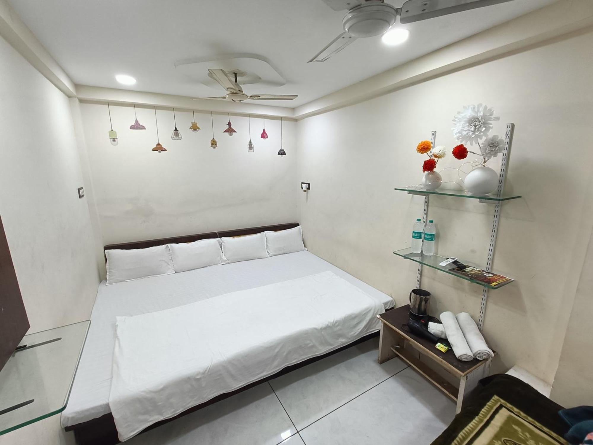 Hotel S Tower Ujjain Ngoại thất bức ảnh