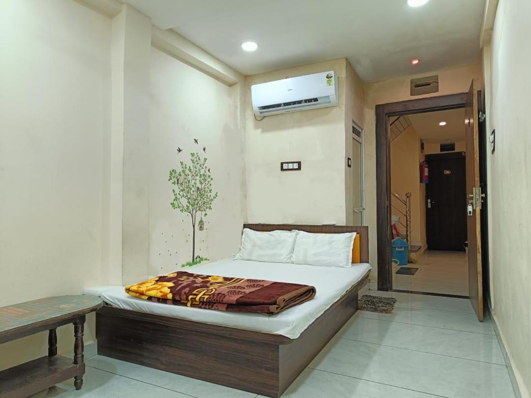 Hotel S Tower Ujjain Ngoại thất bức ảnh