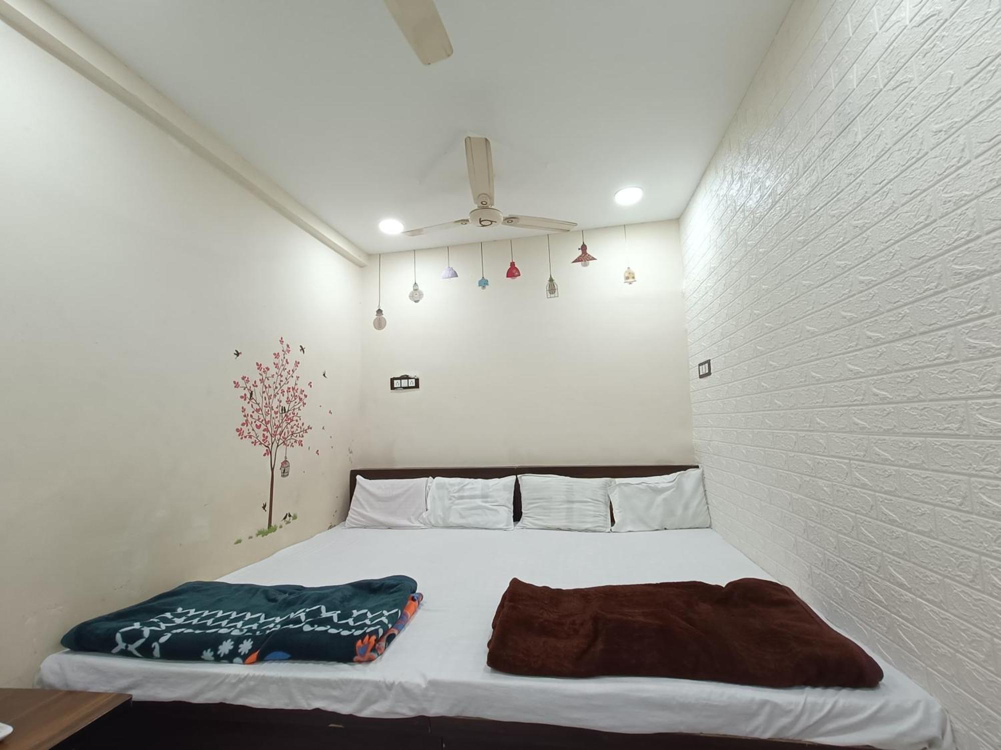 Hotel S Tower Ujjain Ngoại thất bức ảnh