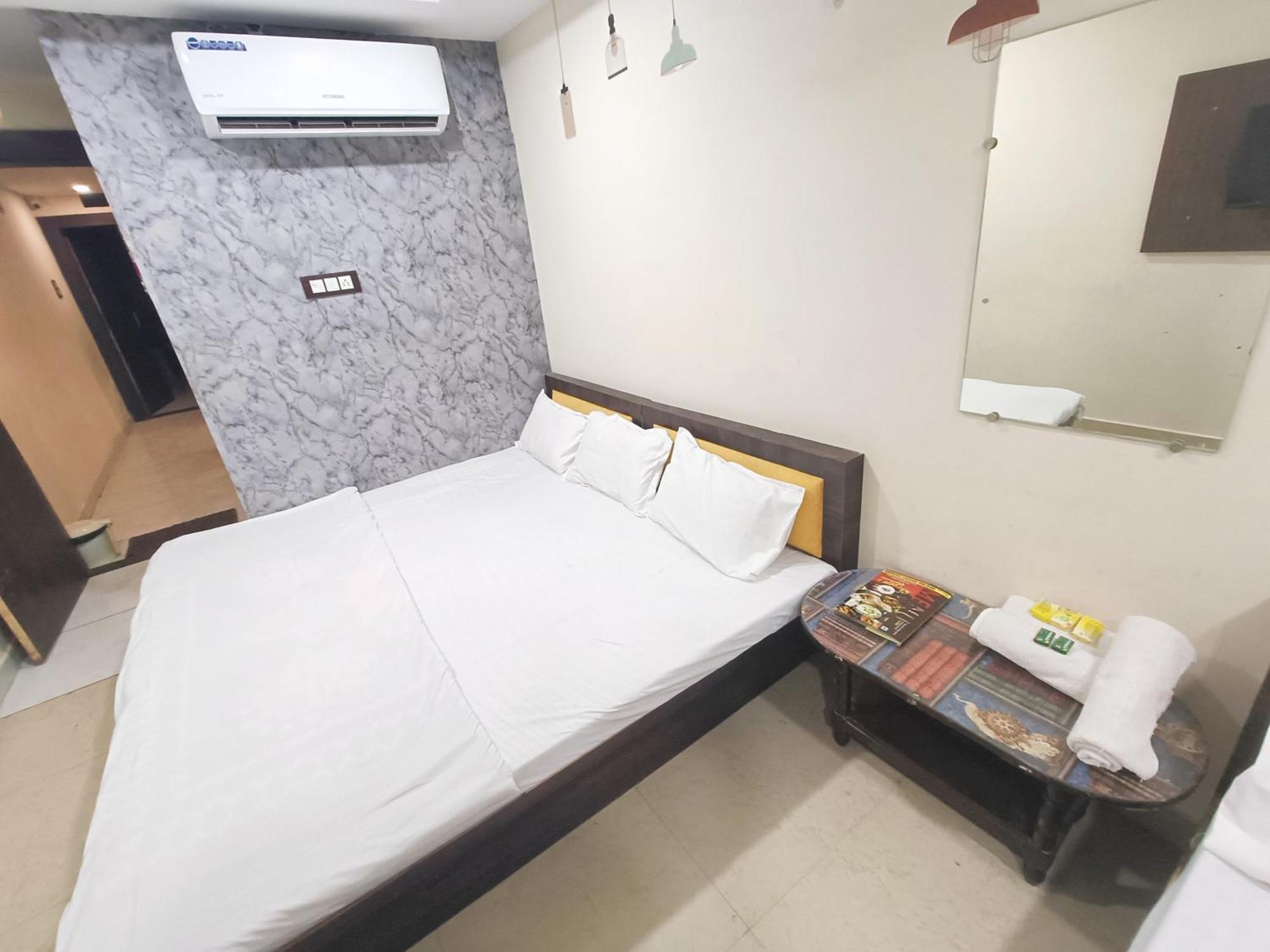 Hotel S Tower Ujjain Ngoại thất bức ảnh
