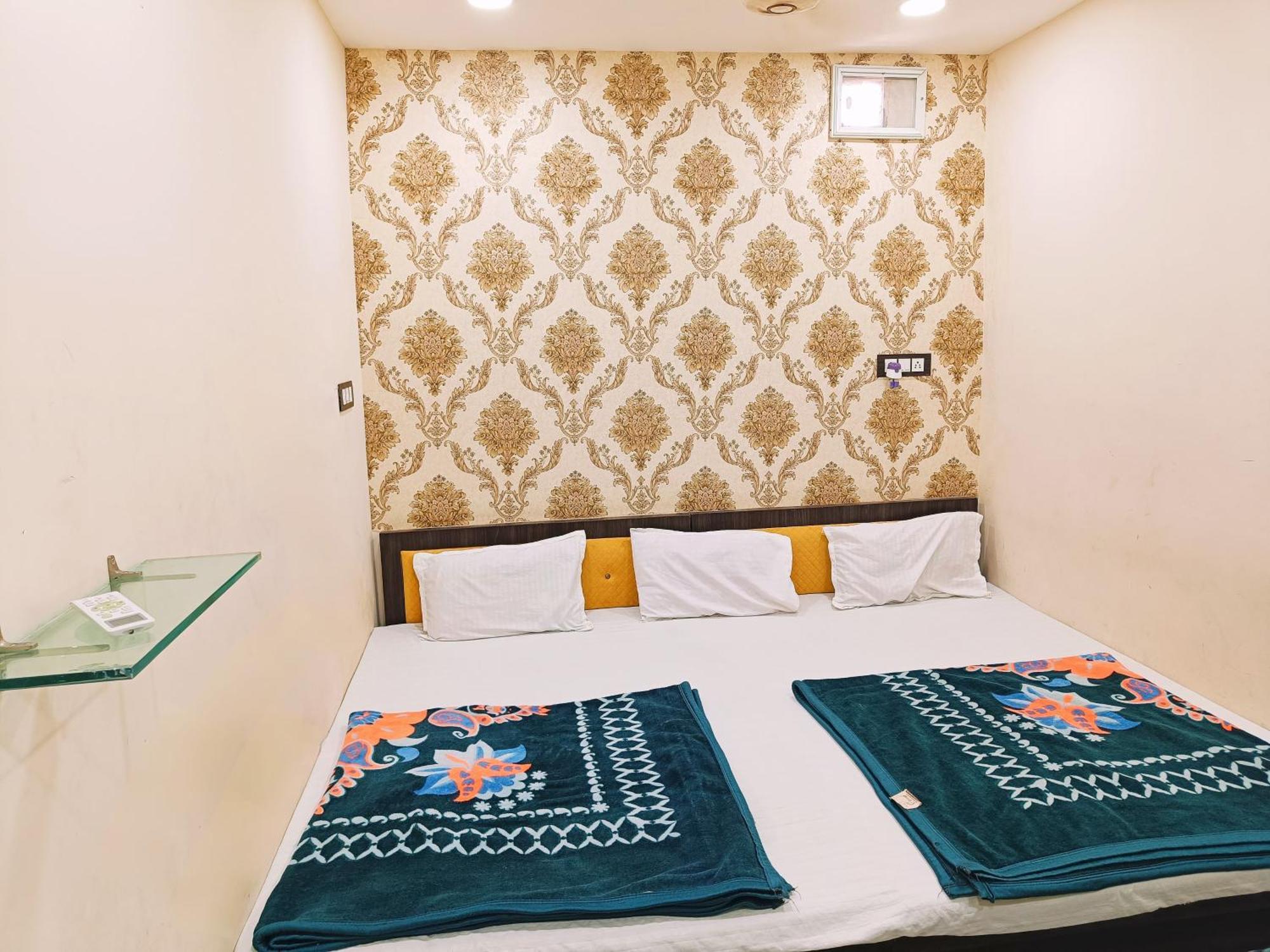 Hotel S Tower Ujjain Ngoại thất bức ảnh