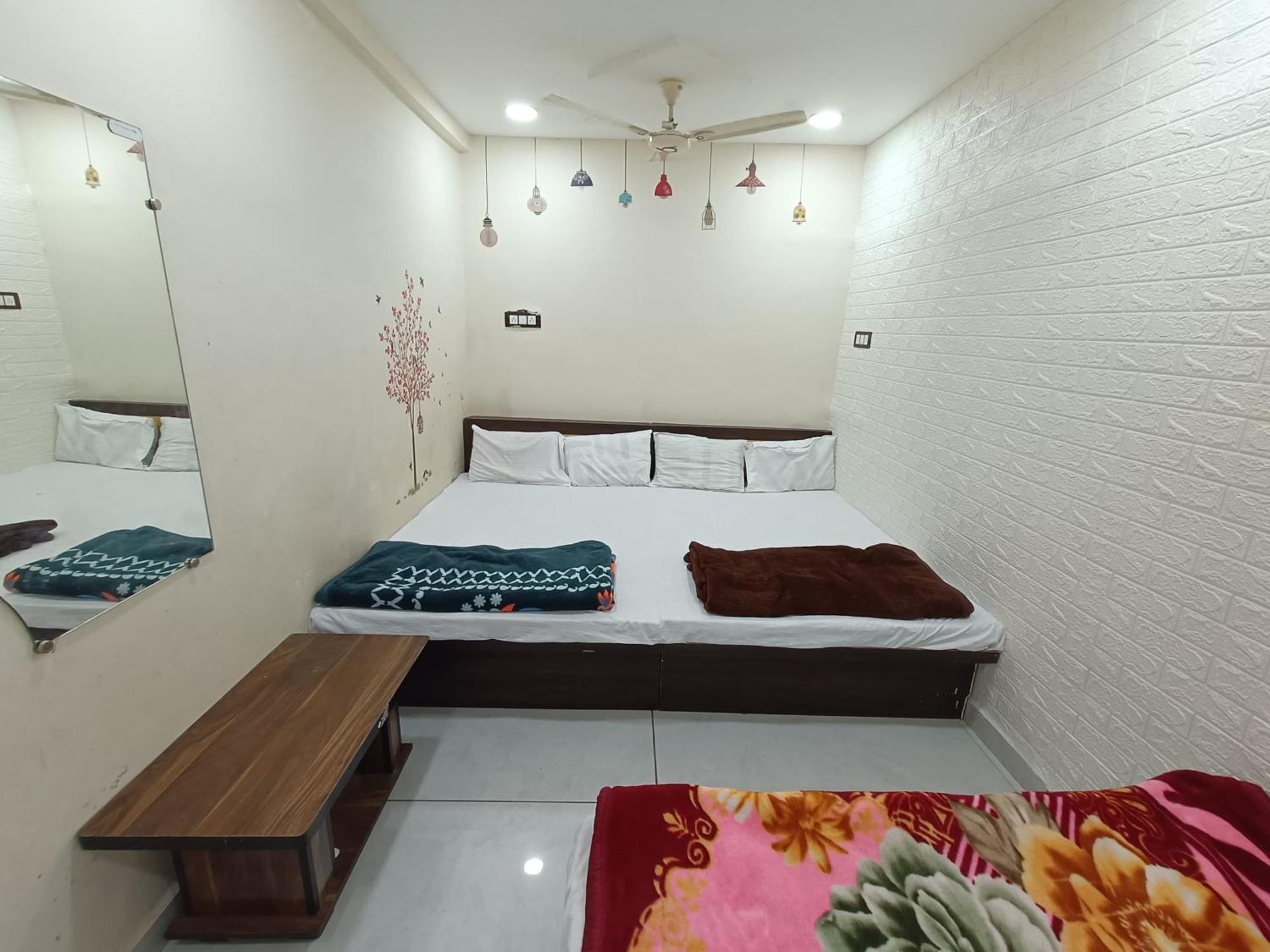 Hotel S Tower Ujjain Ngoại thất bức ảnh